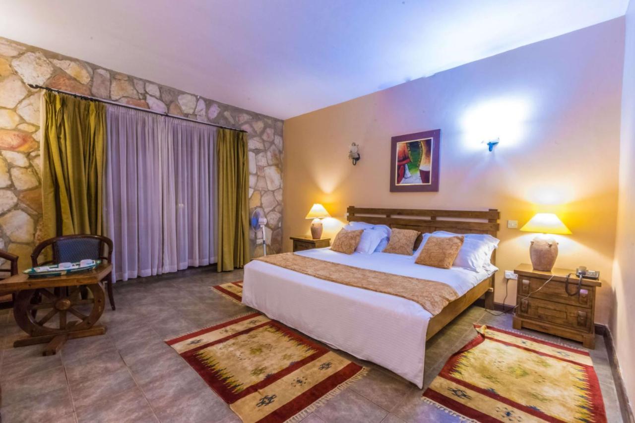 Mountains Of The Moon Hotel Fort Portal Extérieur photo