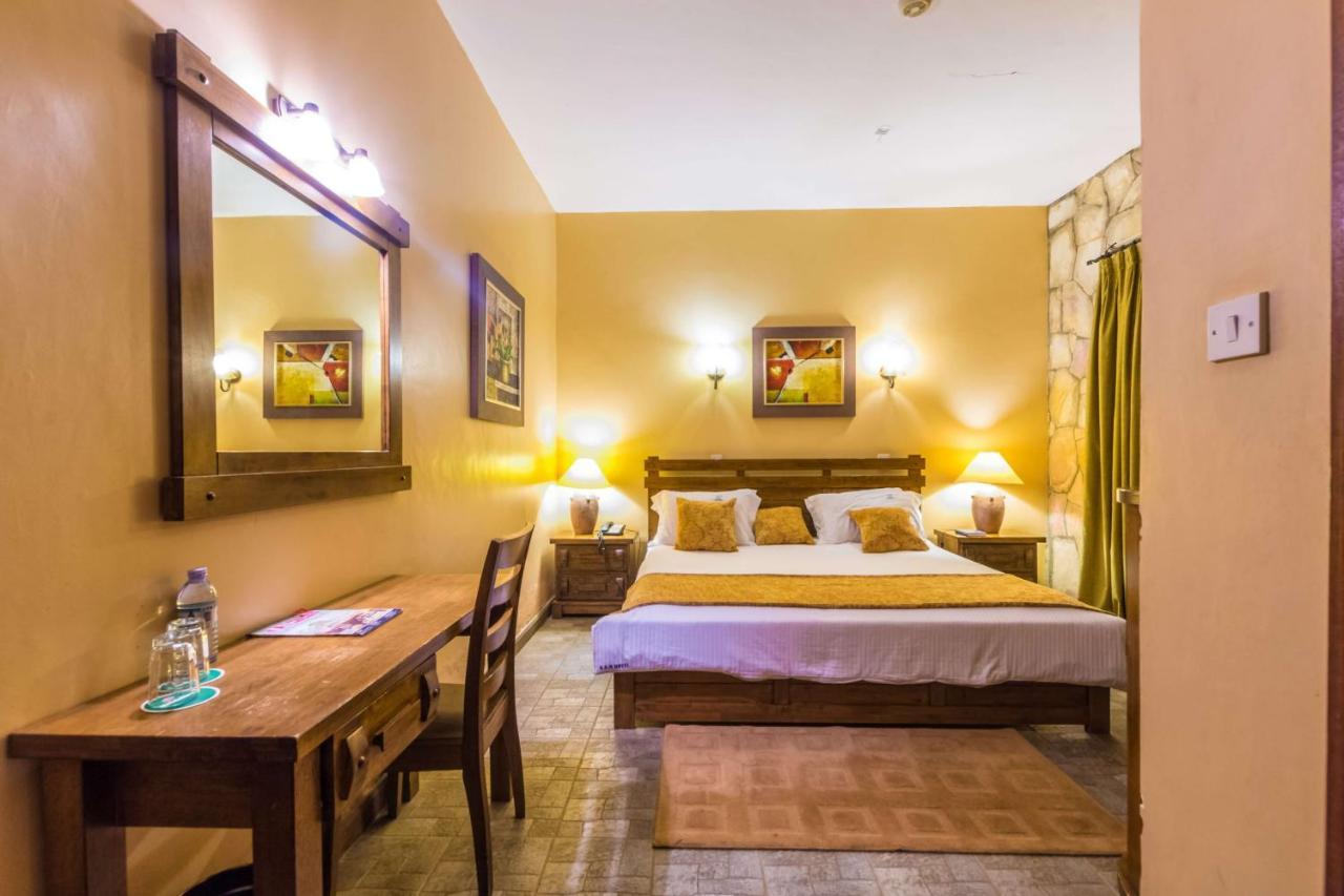 Mountains Of The Moon Hotel Fort Portal Extérieur photo