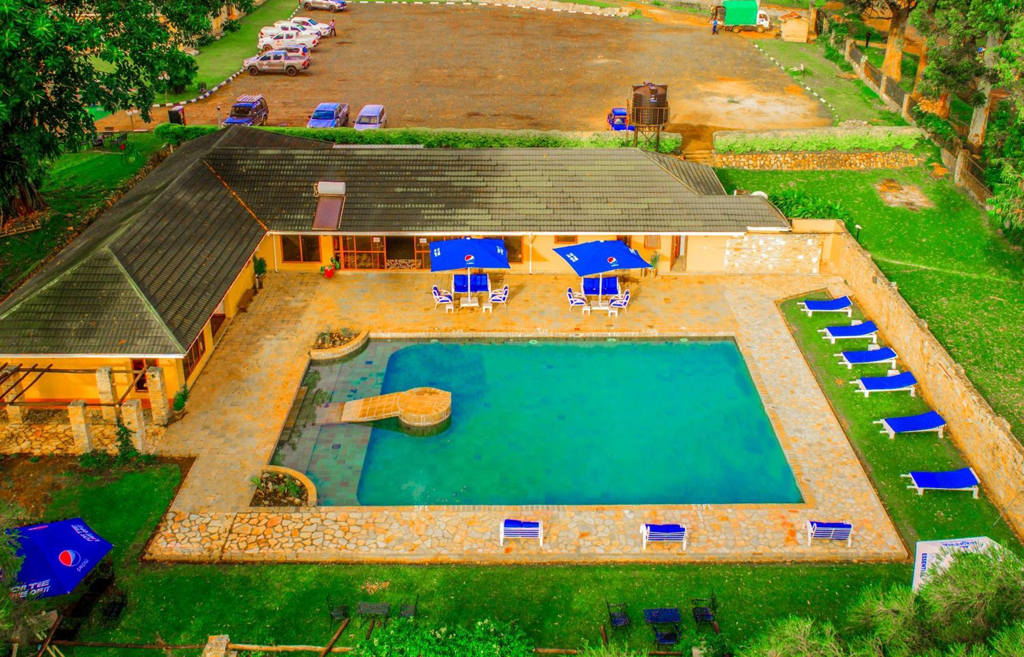 Mountains Of The Moon Hotel Fort Portal Extérieur photo