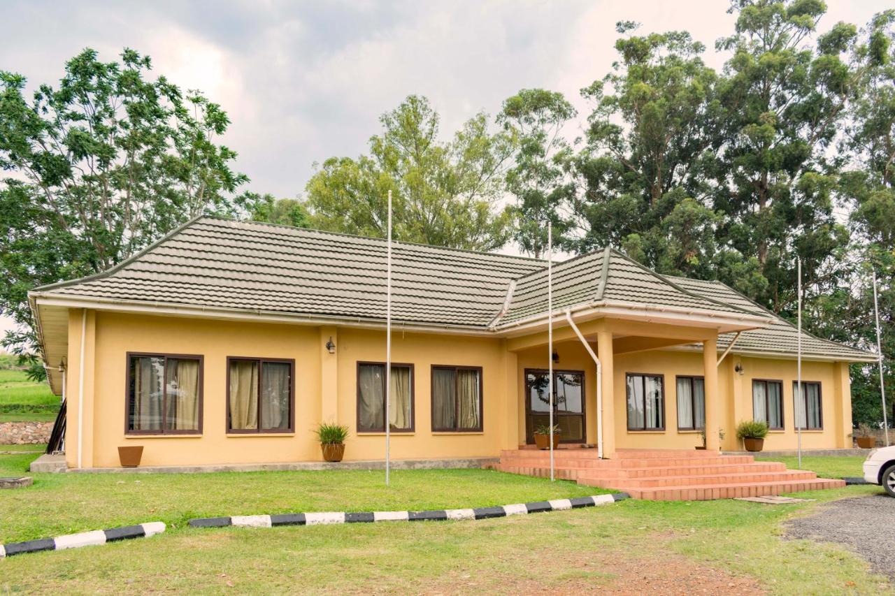 Mountains Of The Moon Hotel Fort Portal Extérieur photo
