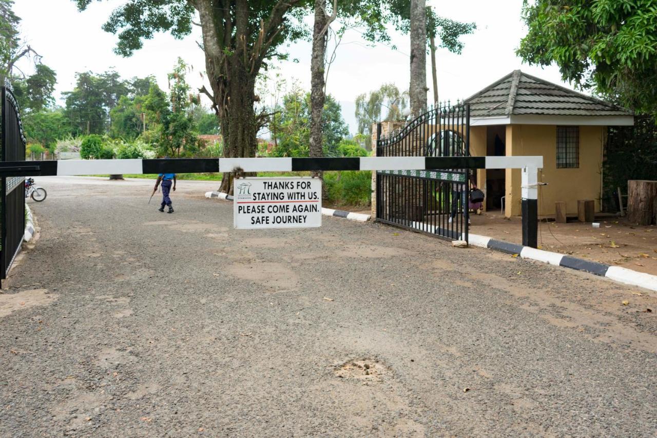 Mountains Of The Moon Hotel Fort Portal Extérieur photo