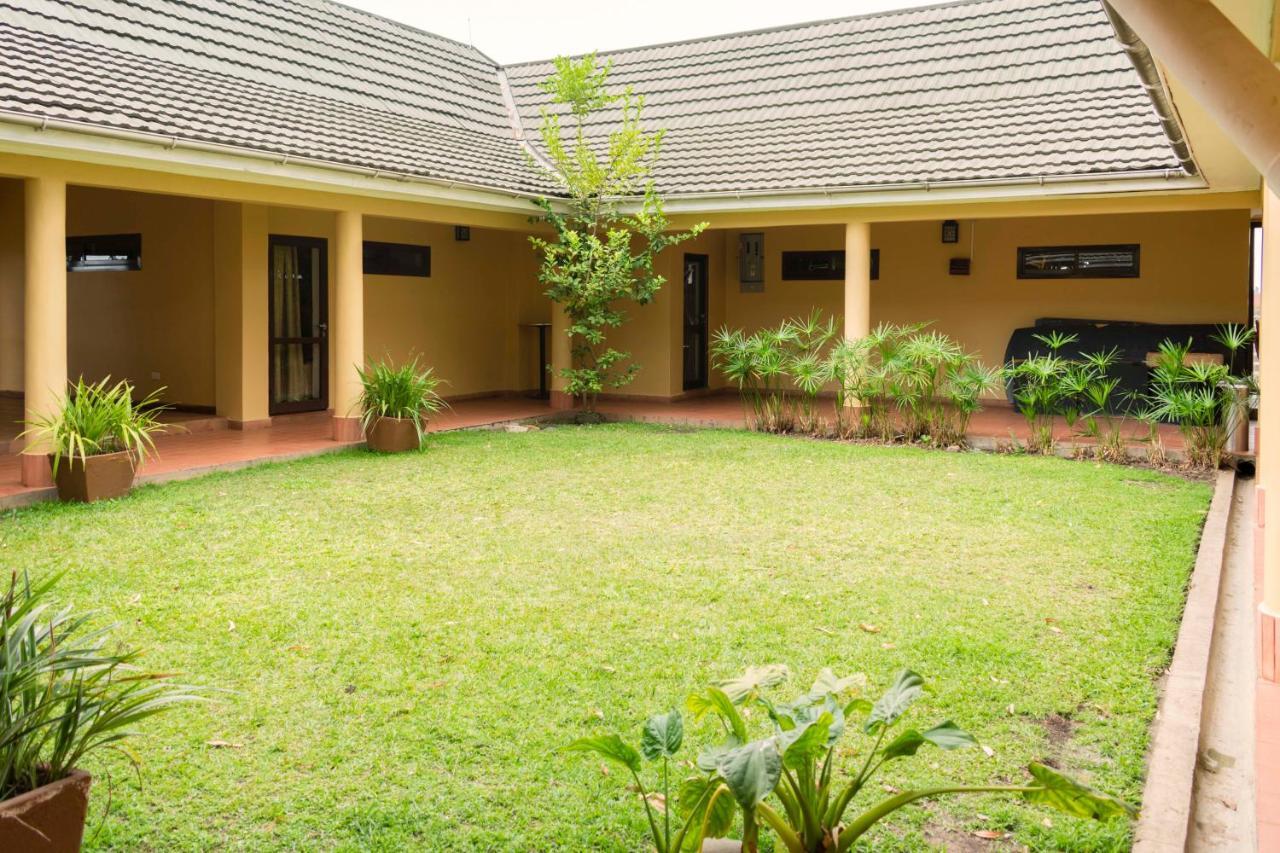 Mountains Of The Moon Hotel Fort Portal Extérieur photo