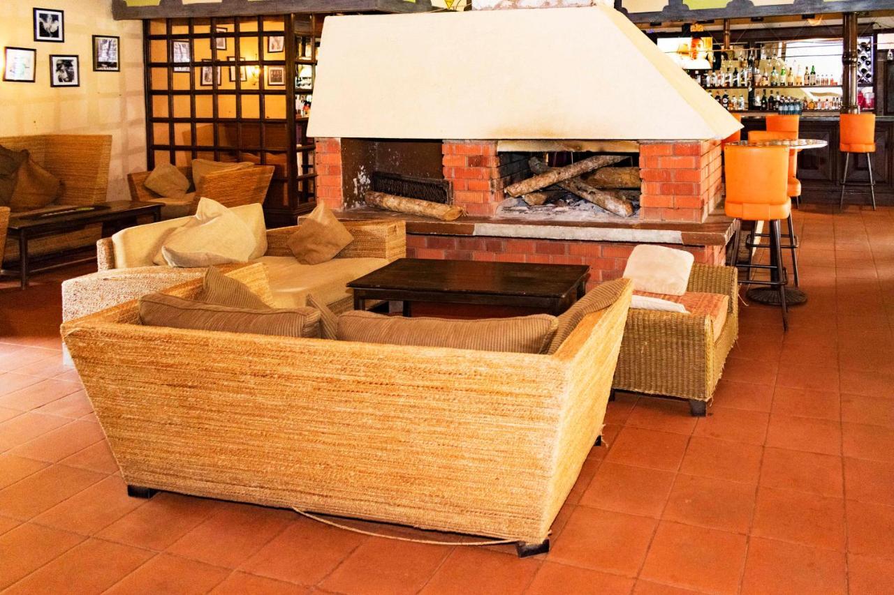 Mountains Of The Moon Hotel Fort Portal Extérieur photo