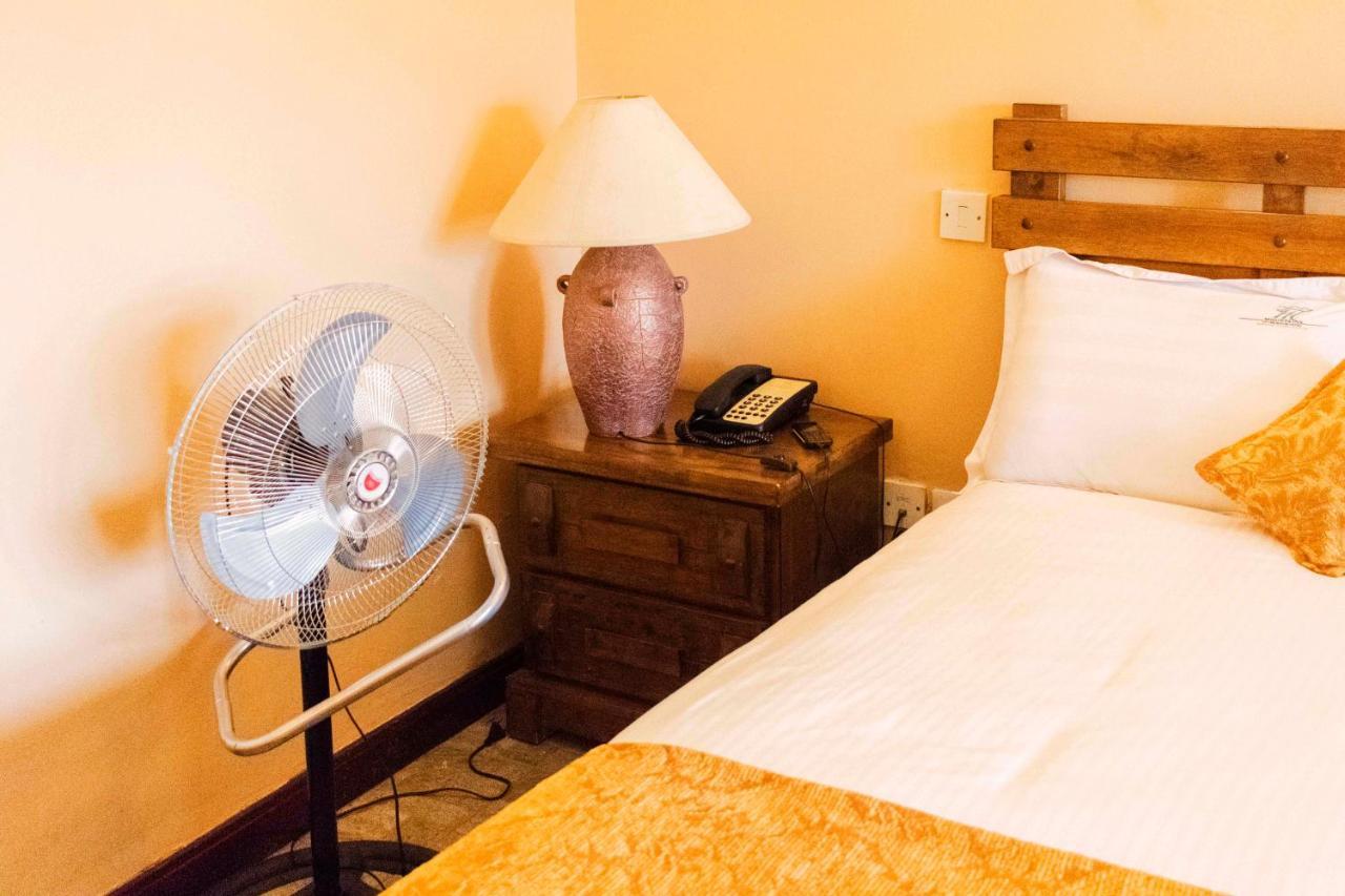 Mountains Of The Moon Hotel Fort Portal Extérieur photo
