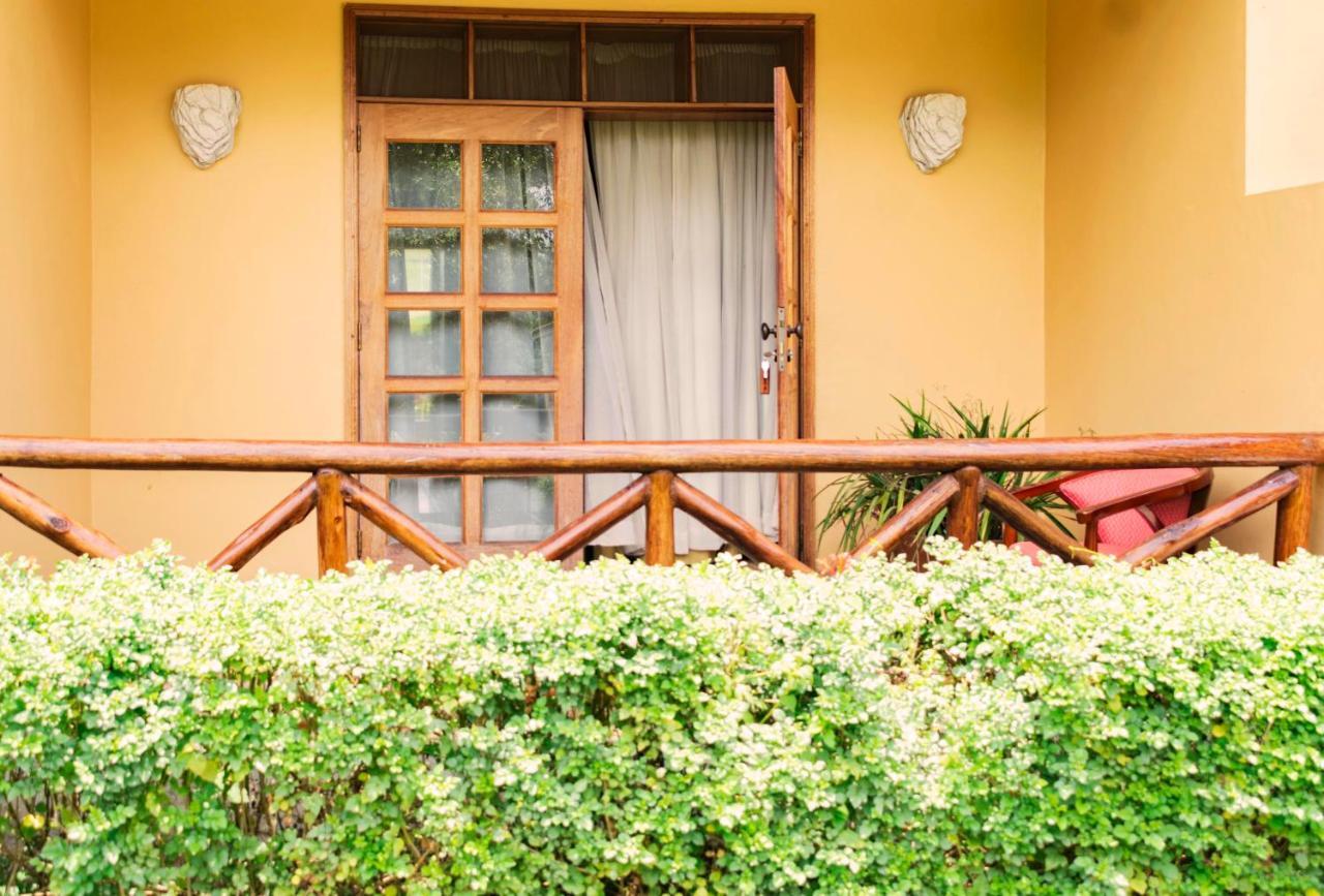 Mountains Of The Moon Hotel Fort Portal Extérieur photo