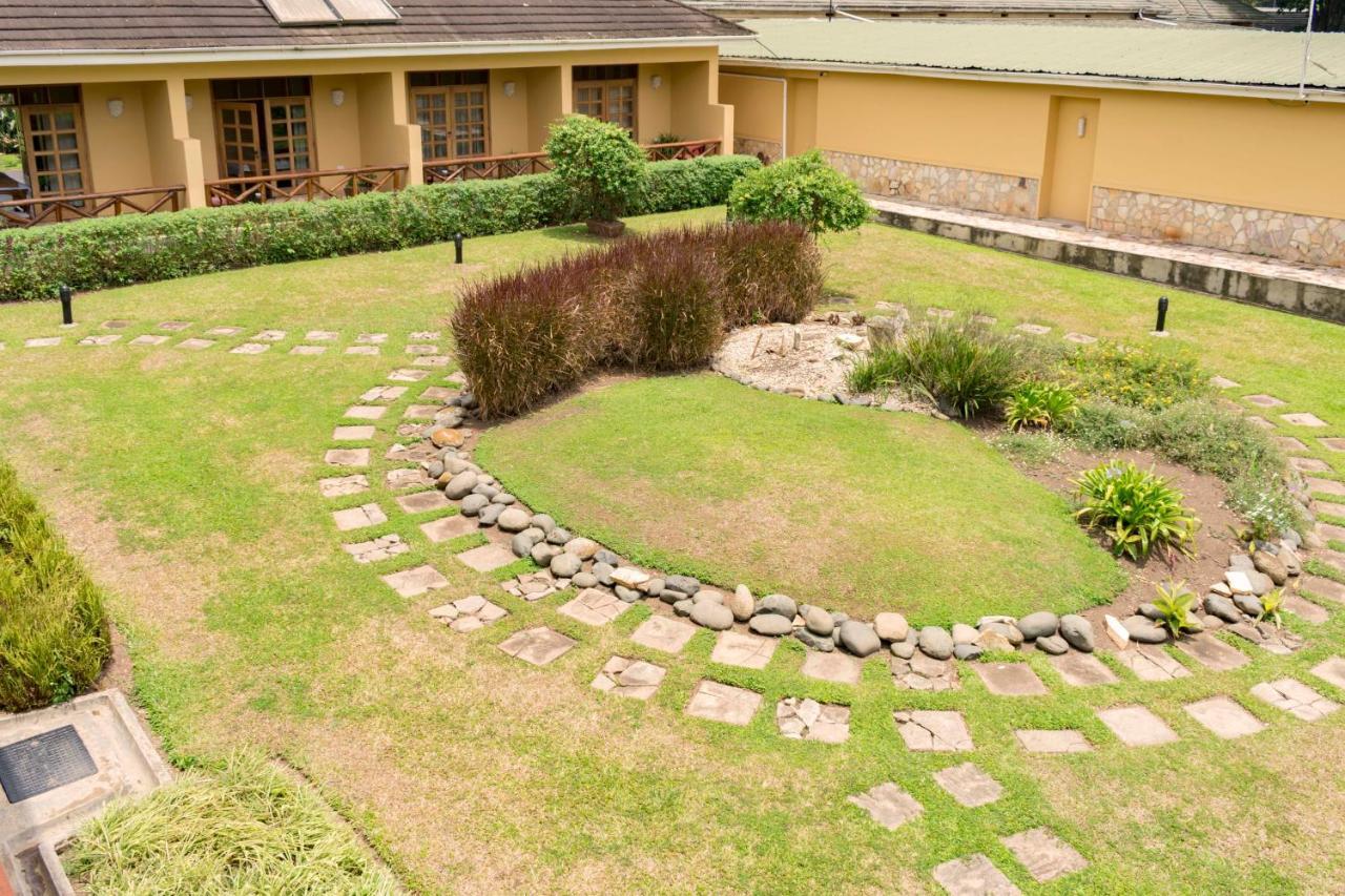 Mountains Of The Moon Hotel Fort Portal Extérieur photo
