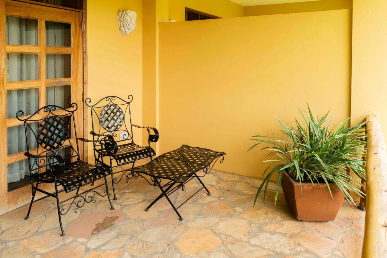 Mountains Of The Moon Hotel Fort Portal Extérieur photo