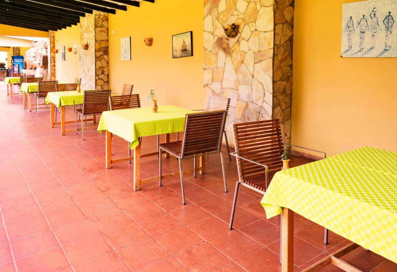 Mountains Of The Moon Hotel Fort Portal Extérieur photo